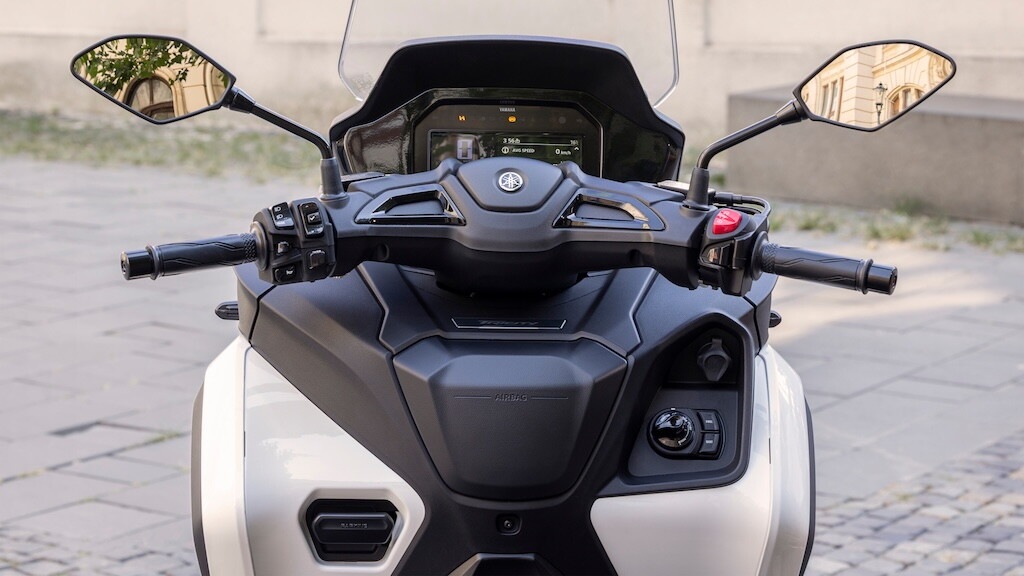 Yamaha Tricity 300 MY2026: il nuovo tre ruote Yamaha con airbag e tecnologia premium