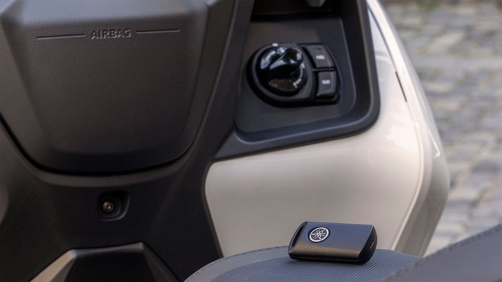 Yamaha Tricity 300 MY2026: il nuovo tre ruote Yamaha con airbag e tecnologia premium