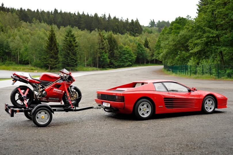 Perché Ducati e Ferrari sono rosse? Storia e tradizione del "Rosso Corsa"