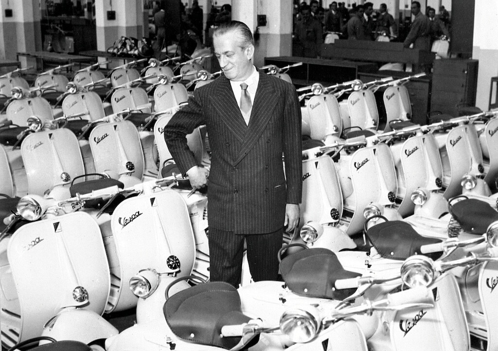 Vespa 80 anni: uomini, fabbrica e sogni in movimento. Le foto storiche