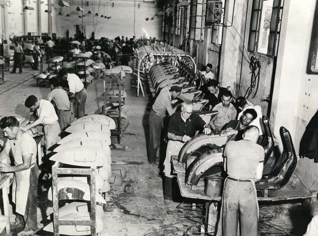 Vespa 80 anni: uomini, fabbrica e sogni in movimento. Le foto storiche