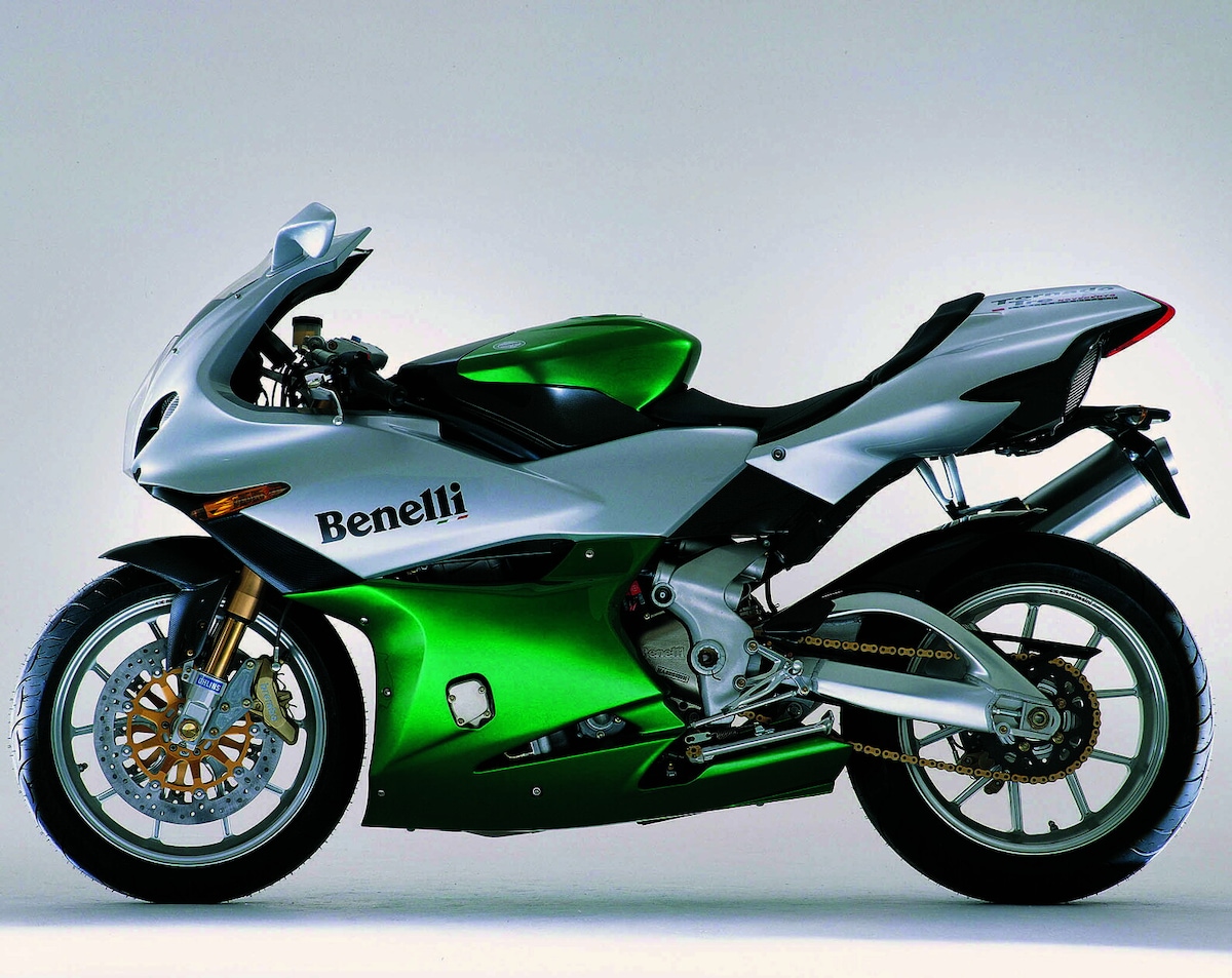 Benelli Tornado Tre 900: la superbike italiana tra genio e follia