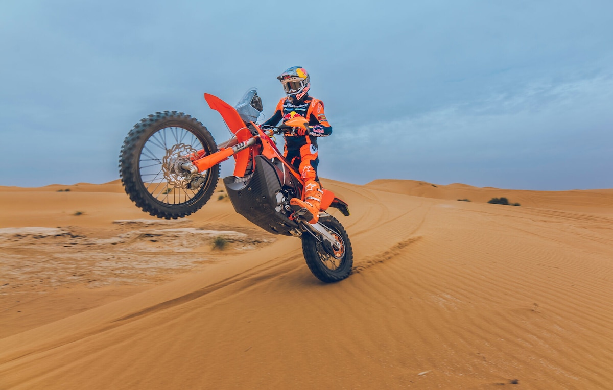 KTM 450 Rally Replica 2027, solo 104 esemplari per sognare la Dakar