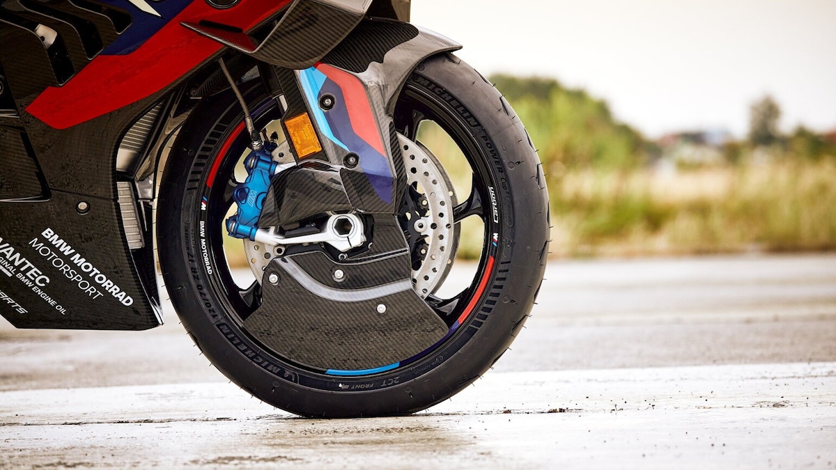 Qual è stata la prima moto di serie a montare pinze freno radiali?