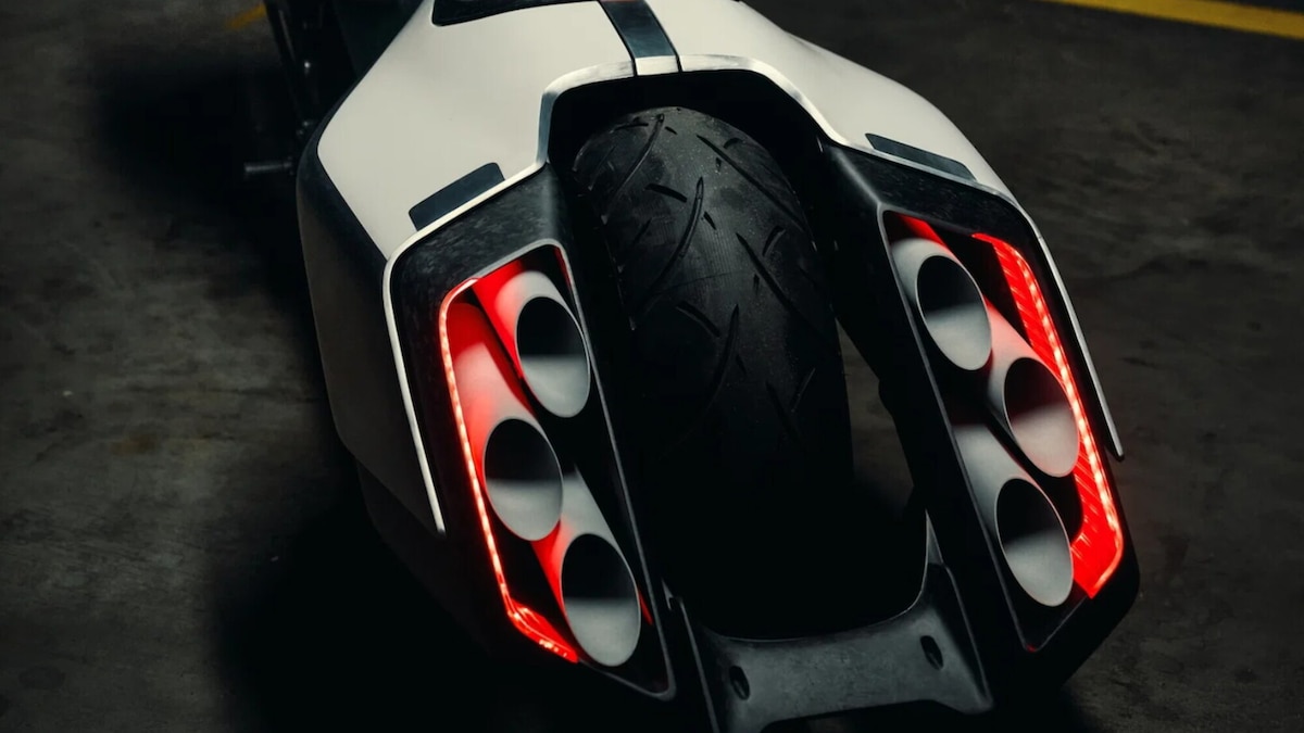 BMW Vision K18: cruiser con sei bocche da fuoco e la delicatezza di un bombardiere