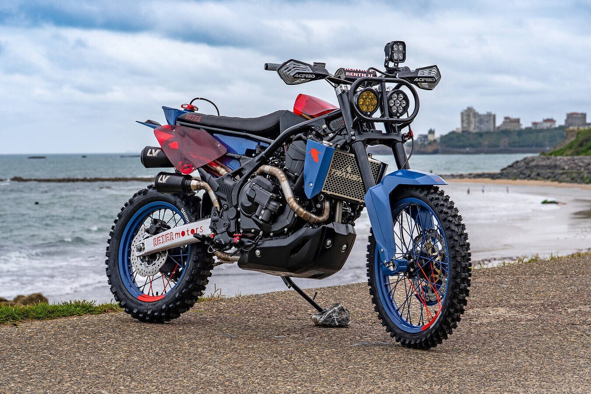 LE FOTO delle 10 special Honda in gara al Wheels & Waves di Biarritz