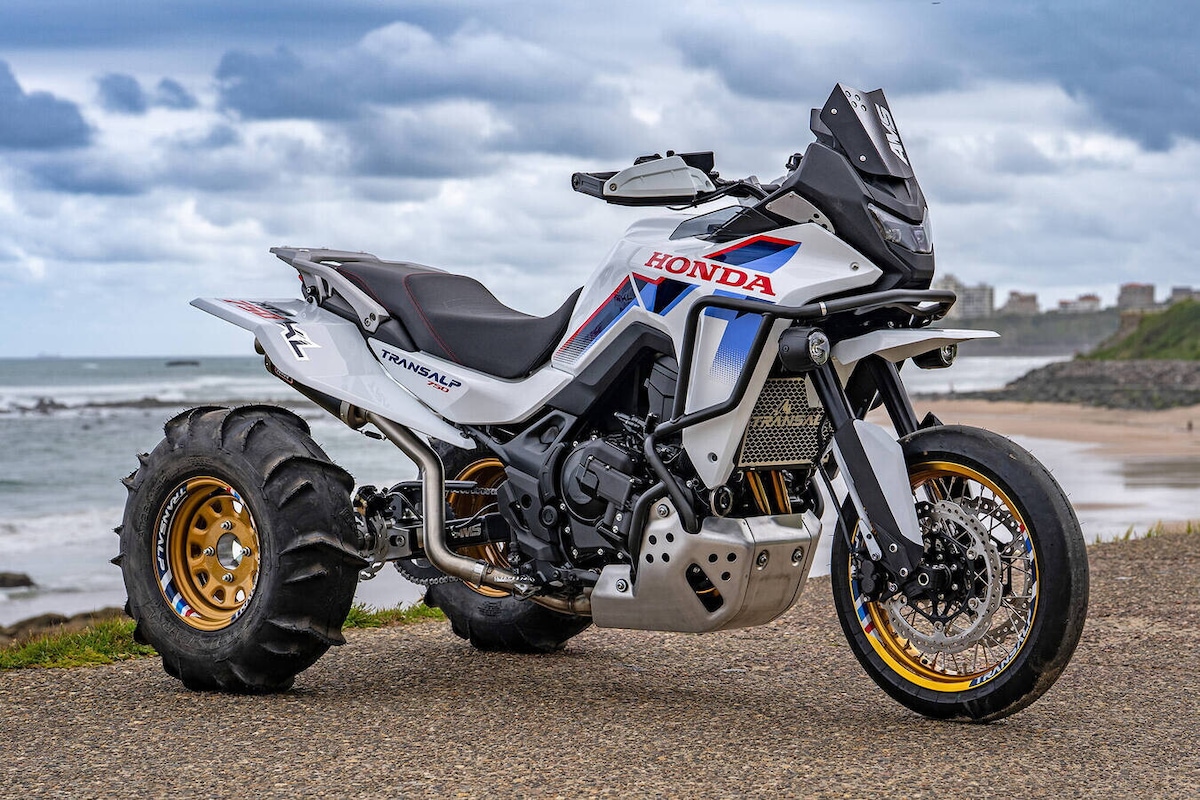 LE FOTO delle 10 special Honda in gara al Wheels & Waves di Biarritz