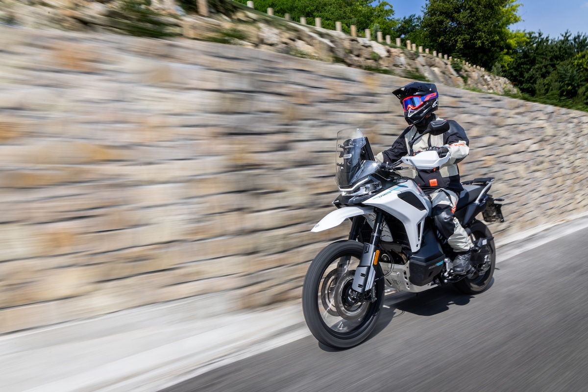 CFMOTO 1000MT-X: le foto della prova