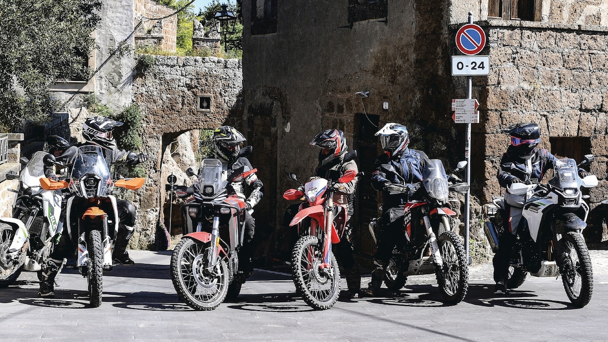Adventure sotto i 500 cc: un fenomeno in espansione. Ma perchè hanno così tanto successo?