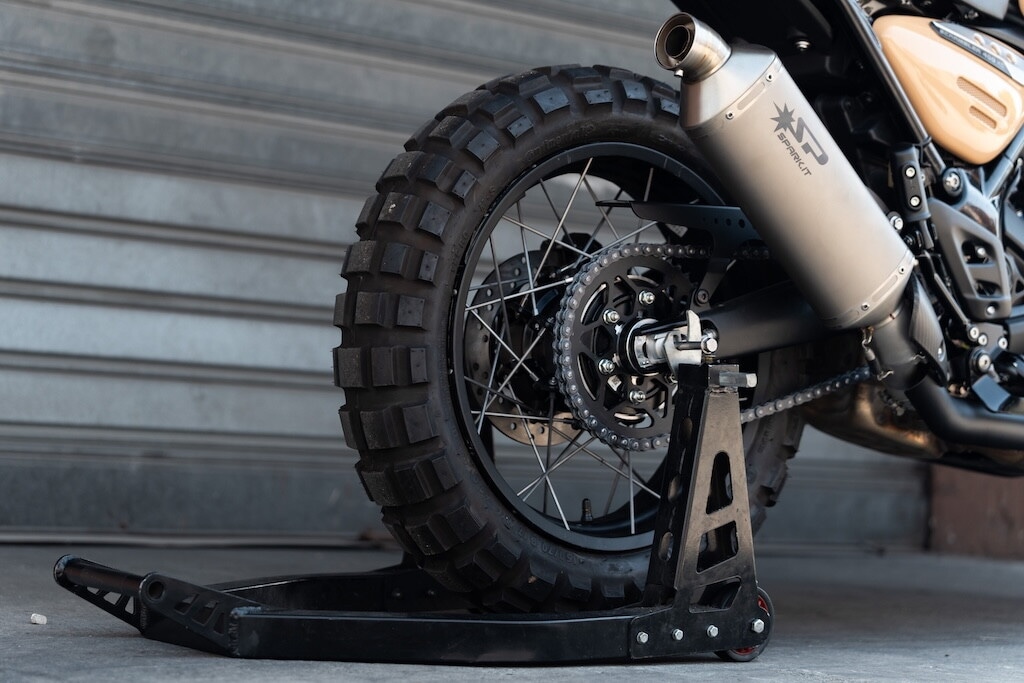 Triumph Dune 400: le foto della Scrambler che sogna i grandi rally nel deserto