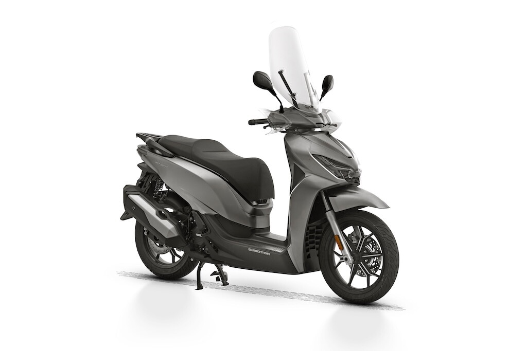 QJMotor SQ 350: le foto del nuovo scooter a ruote alte