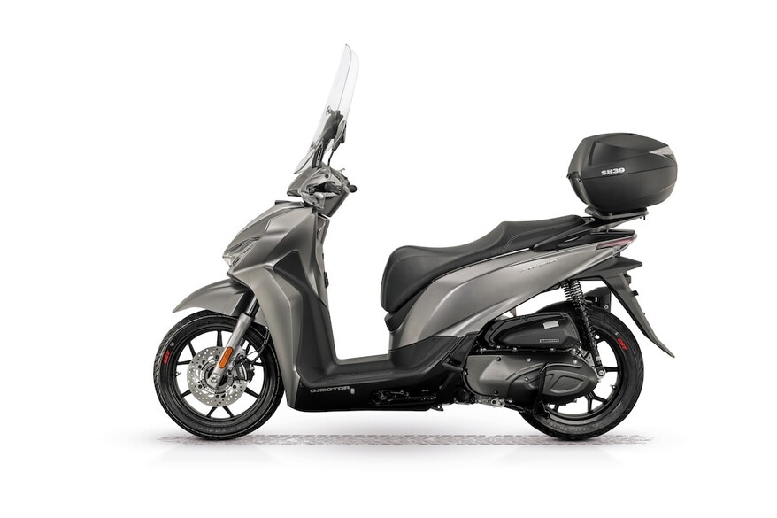 QJMotor SQ 350: le foto del nuovo scooter a ruote alte