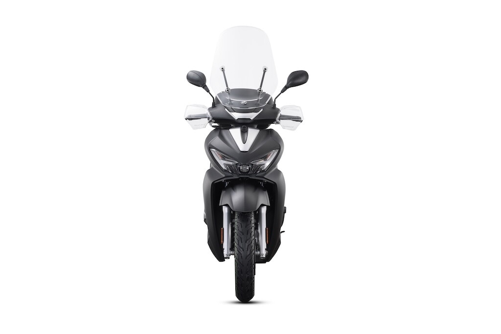 QJMotor SQ 350: le foto del nuovo scooter a ruote alte