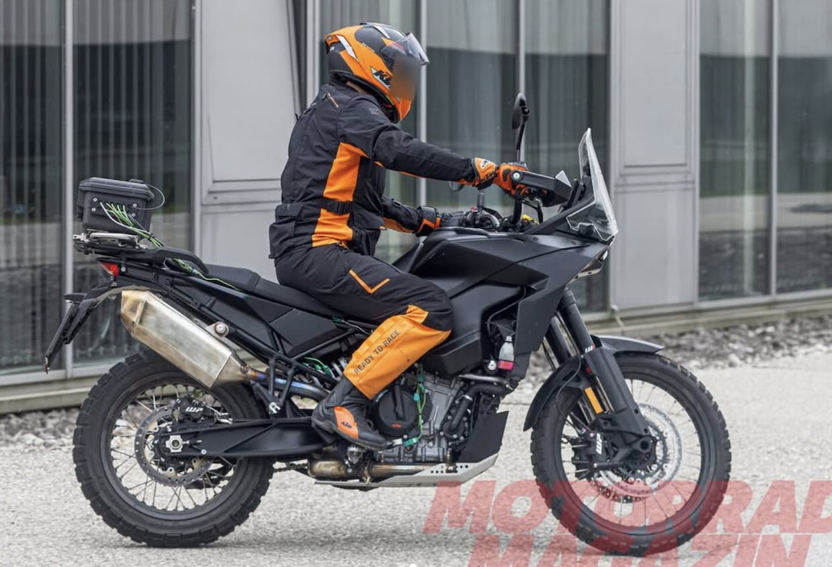 Nuova KTM 790 Adventure: addio al vecchio frontale, design tutto nuovo e debutto vicino