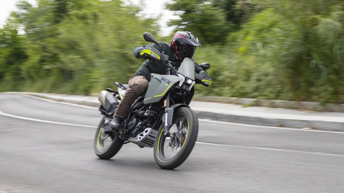 Test Benelli BKX 300: la piccola crossover che conquista al primo sguardo