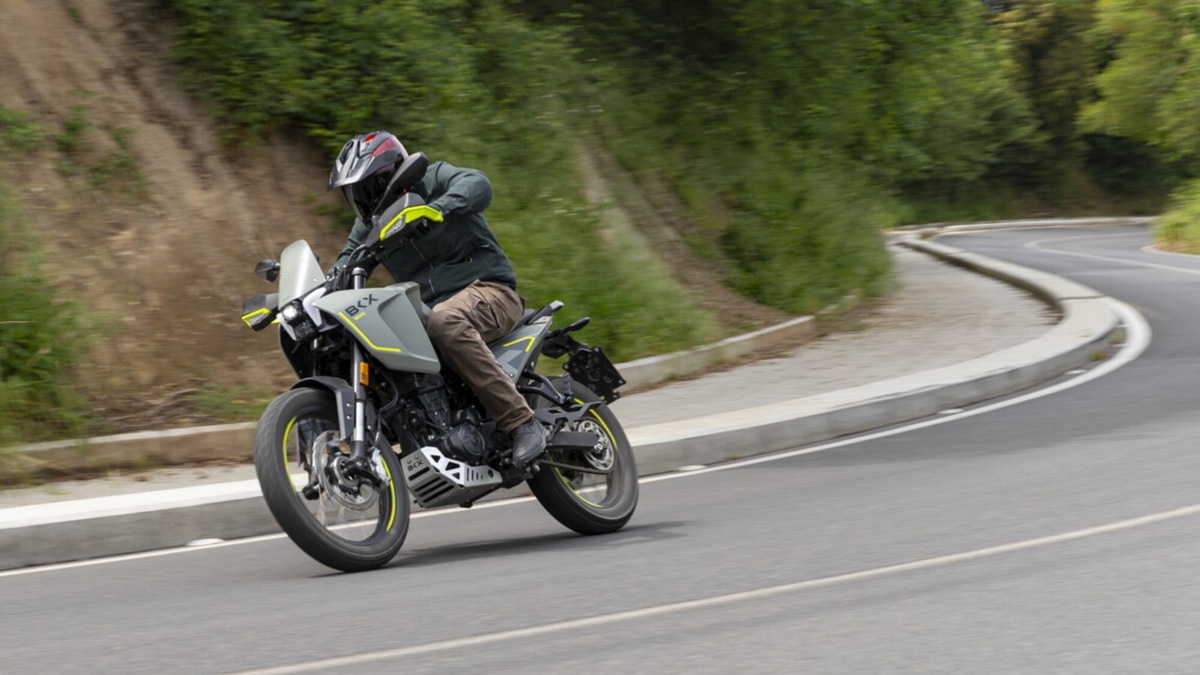 Benelli BKX 300: le FOTO della prova