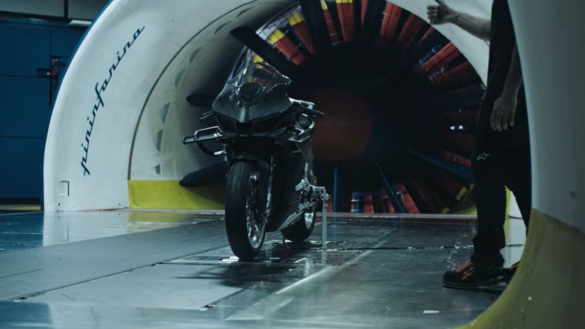 La Cfmoto V4 SR-RR affila le armi nella galleria del vento Pininfarina