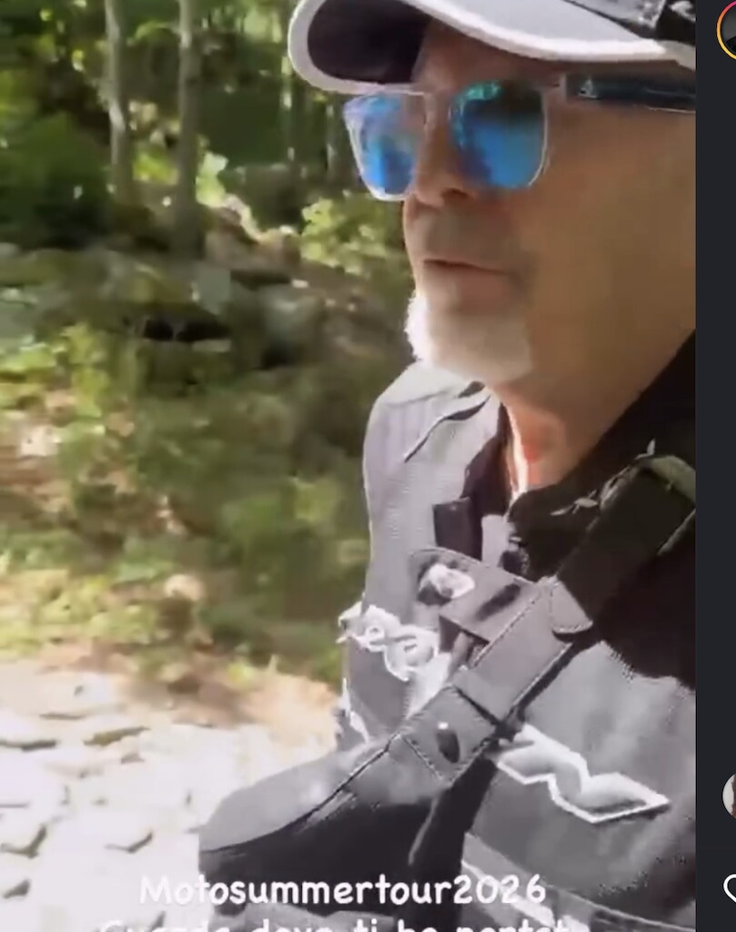 Vasco Rossi in moto su una BMW R 1300 GS al Lago Santo: Le foto