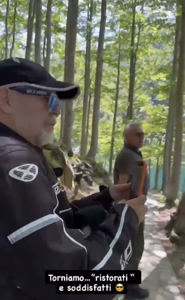 Vasco Rossi in moto su una BMW R 1300 GS al Lago Santo: Le foto