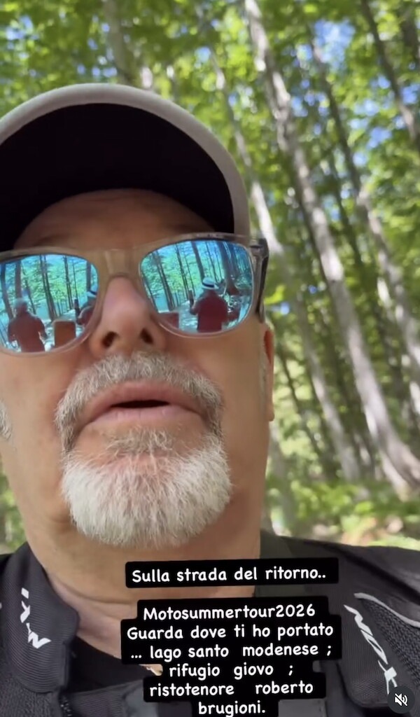 Vasco Rossi in moto su una BMW R 1300 GS al Lago Santo: Le foto