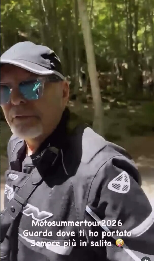 Vasco Rossi in moto su una BMW R 1300 GS al Lago Santo: Le foto