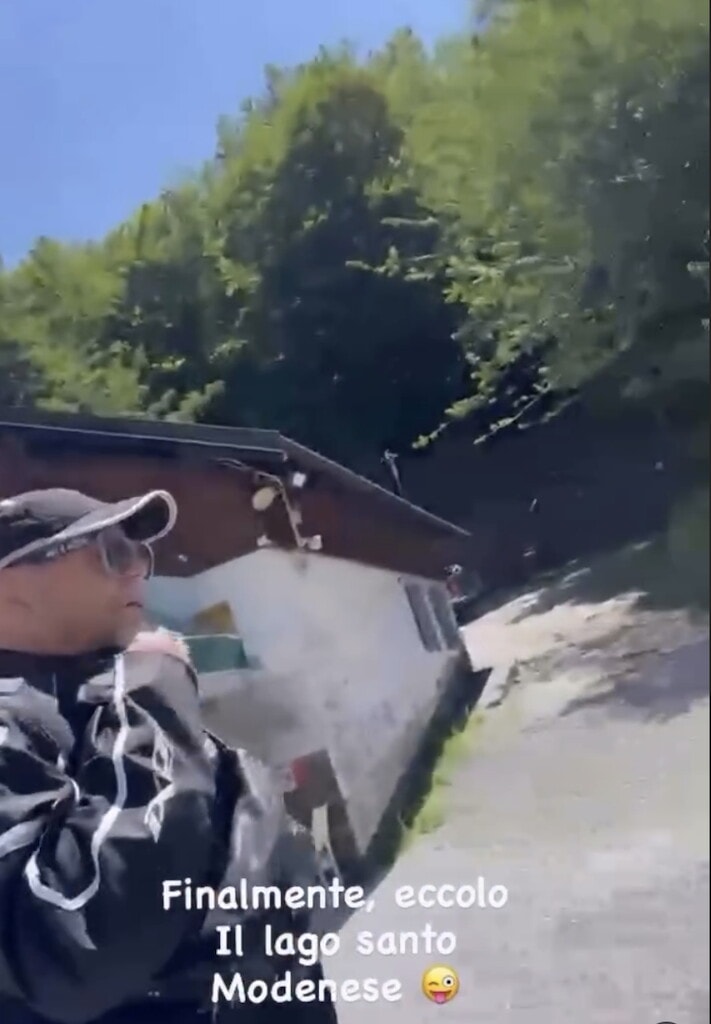 Vasco Rossi in moto su una BMW R 1300 GS al Lago Santo: Le foto