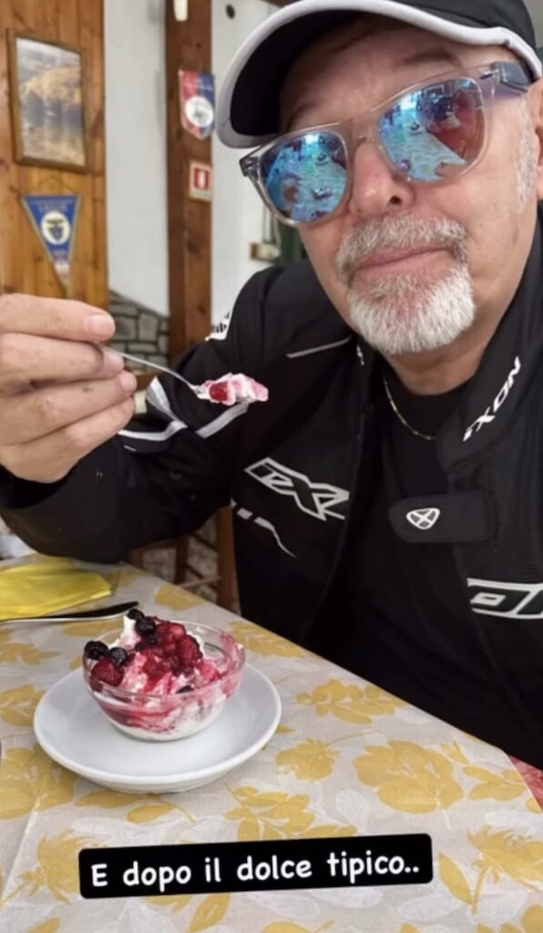 Vasco Rossi in moto su una BMW R 1300 GS al Lago Santo: Le foto