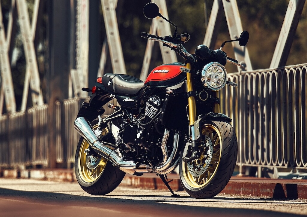 Kawasaki Z900RS,il vintage incontra la modernità: le foto