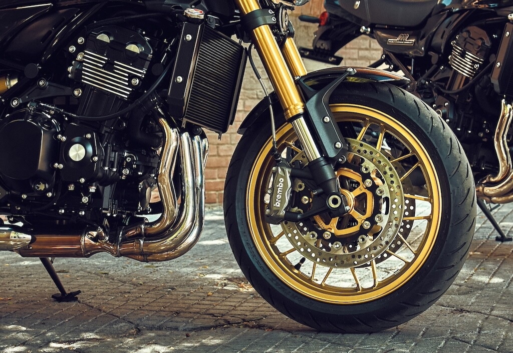 Kawasaki Z900RS,il vintage incontra la modernità: le foto