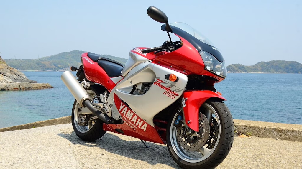 Prima della R1 c'era la Thunderace: il ponte con la FZR