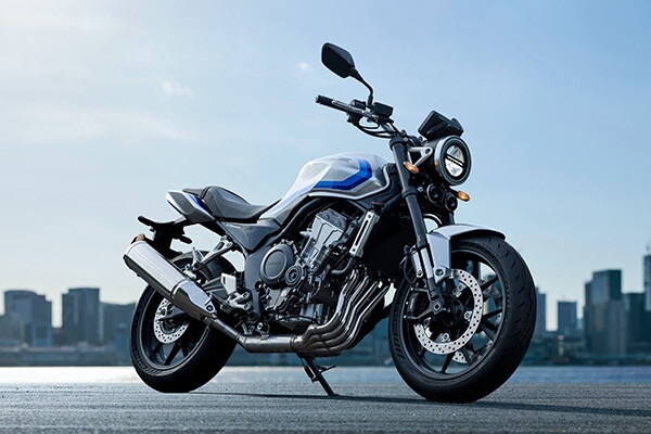 Honda CB400 Super Four: le foto