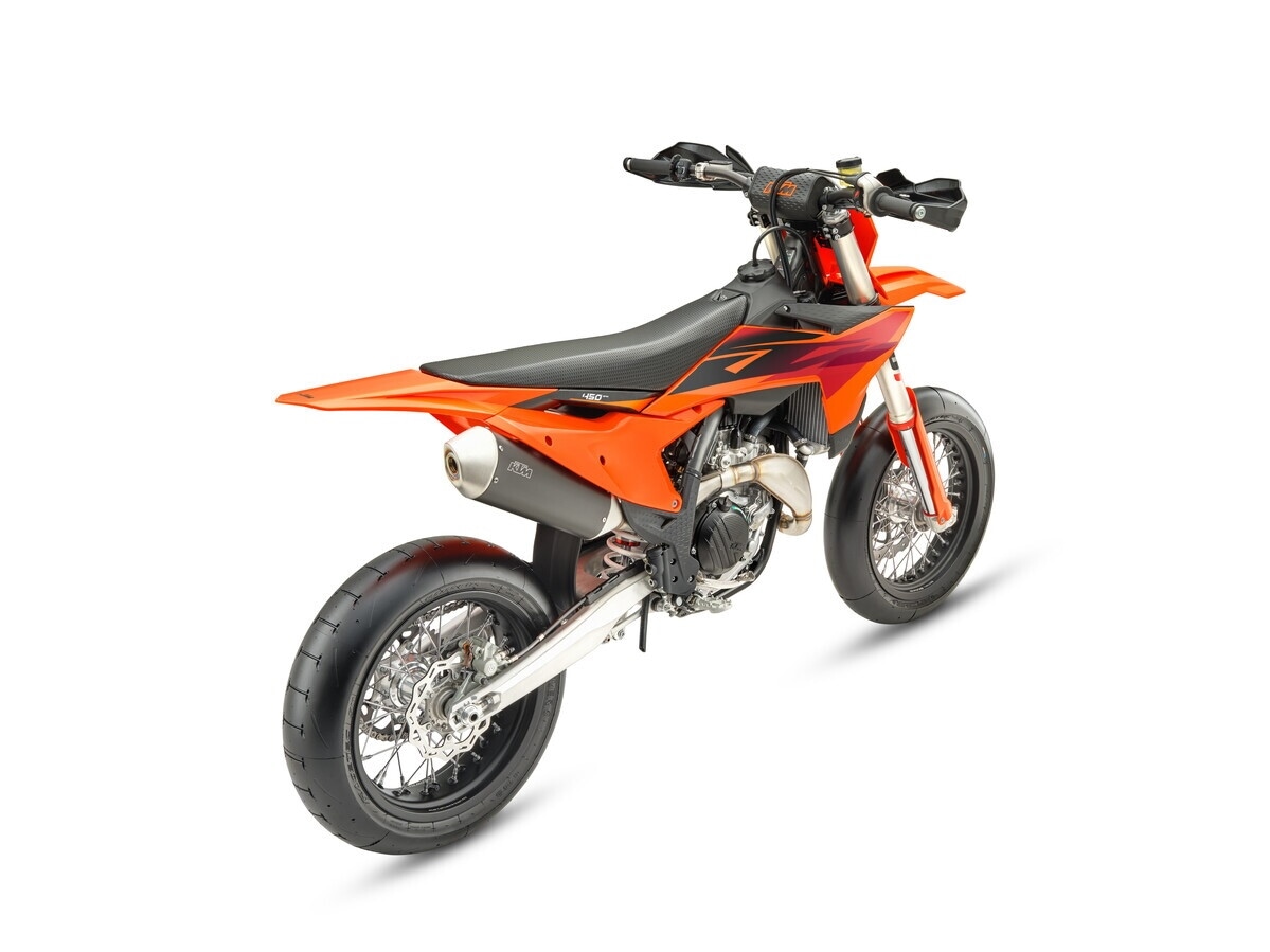 KTM 450 SMR 2027, una piccola pistaiola: le foto