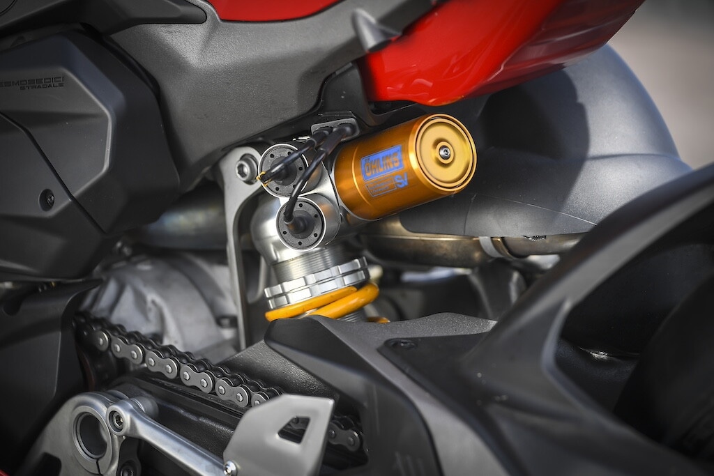 Ducati contro Aprilia, sfida totale tra le V4 italiane: le foto della Panigale V4 S