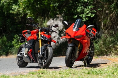 Ducati contro Aprilia, sfida totale tra le V4 italiane: le foto della Panigale V4 S