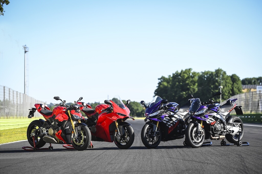Ducati contro Aprilia, sfida totale tra le V4 italiane: le foto della Panigale V4 S