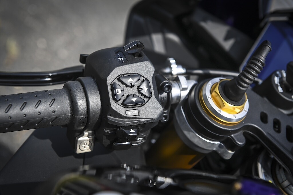 Ducati contro Aprilia, sfida totale tra le V4 italiane: le foto della RSV4 Factory