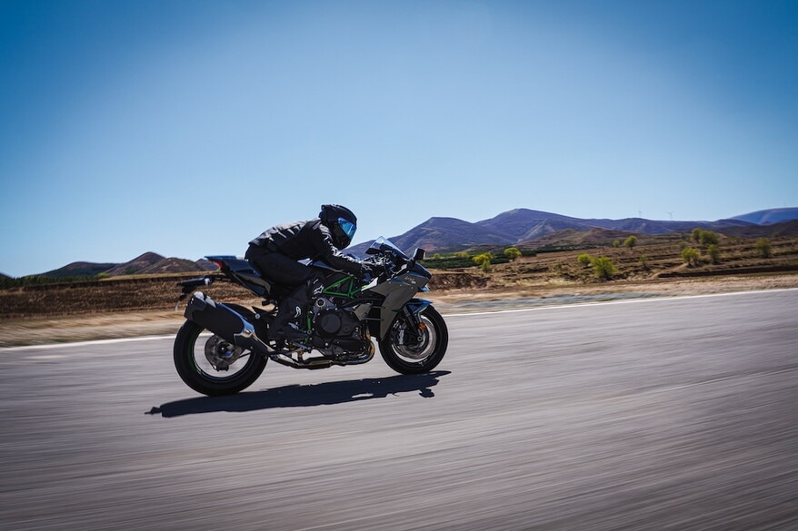 Kawasaki Ninja H2 , torna nel 2027: le FOTO