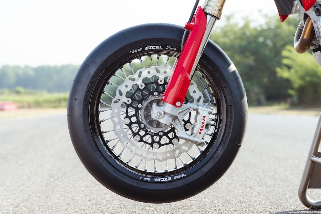 Ducati Desmo450 SM, la nuova supermotard racing: le foto