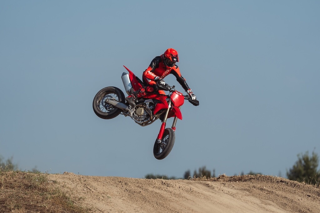 Ducati Desmo450 SM, la nuova supermotard racing: le foto