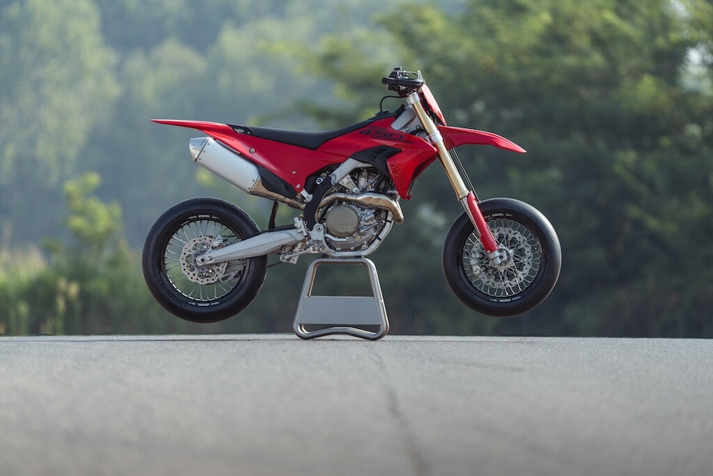 Ducati Desmo450 SM, la nuova supermotard racing: le foto