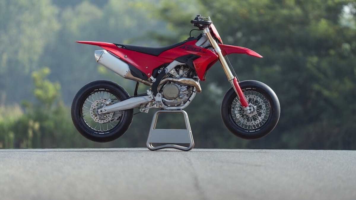 Ducati Desmo450 SM, la nuova supermotard racing: le foto
