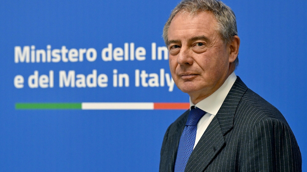 Abolizione del bollo, il ministro Urso: "Non vale solo per il 2027, ma per sempre"
