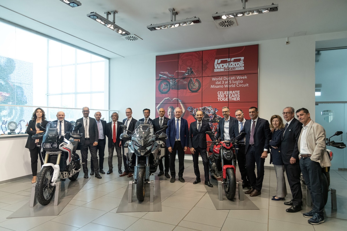 Ducati, il ministro Urso a Borgo Panigale: "È l'italia che fa sognare, pronti a tutelare un simbolo del Made in Italy”