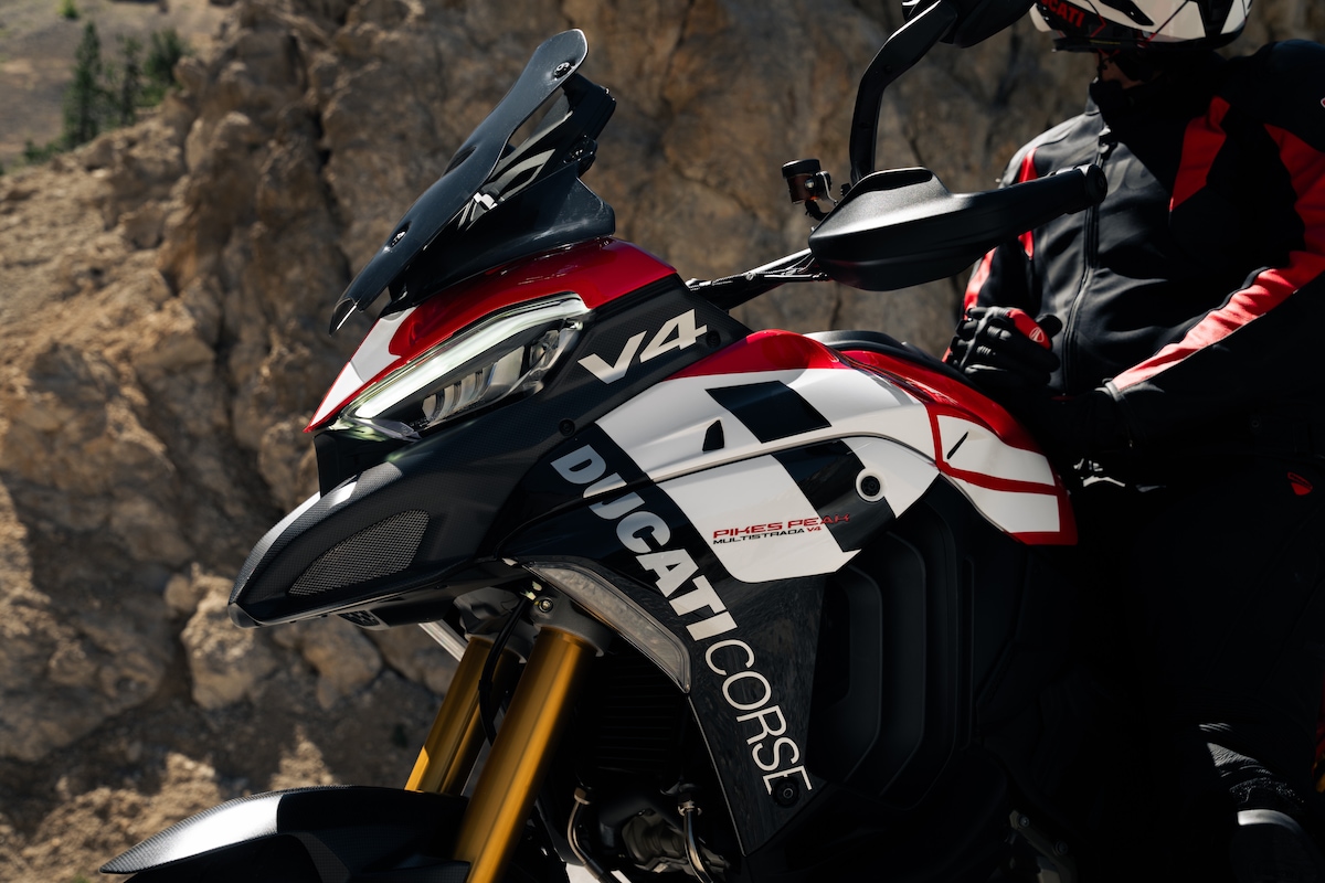 Ducati Multistrada V4 Pikes Peak 2027 con nuova livrea Ducati Corse per il centenario: le foto