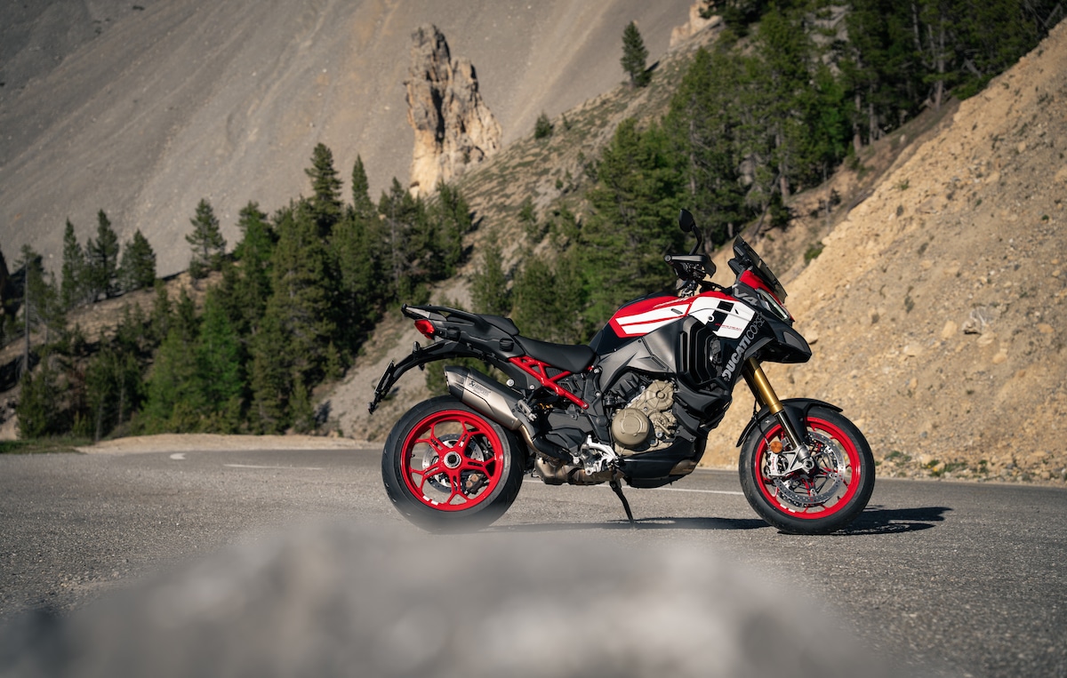 Ducati Multistrada V4 Pikes Peak 2027 con nuova livrea Ducati Corse per il centenario: le foto