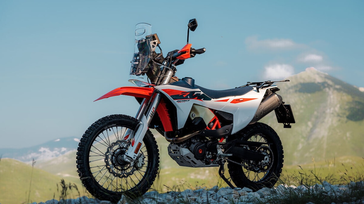 La KTM 690 Rally 2027 è pronta per la concessionaria: ecco quanto costa