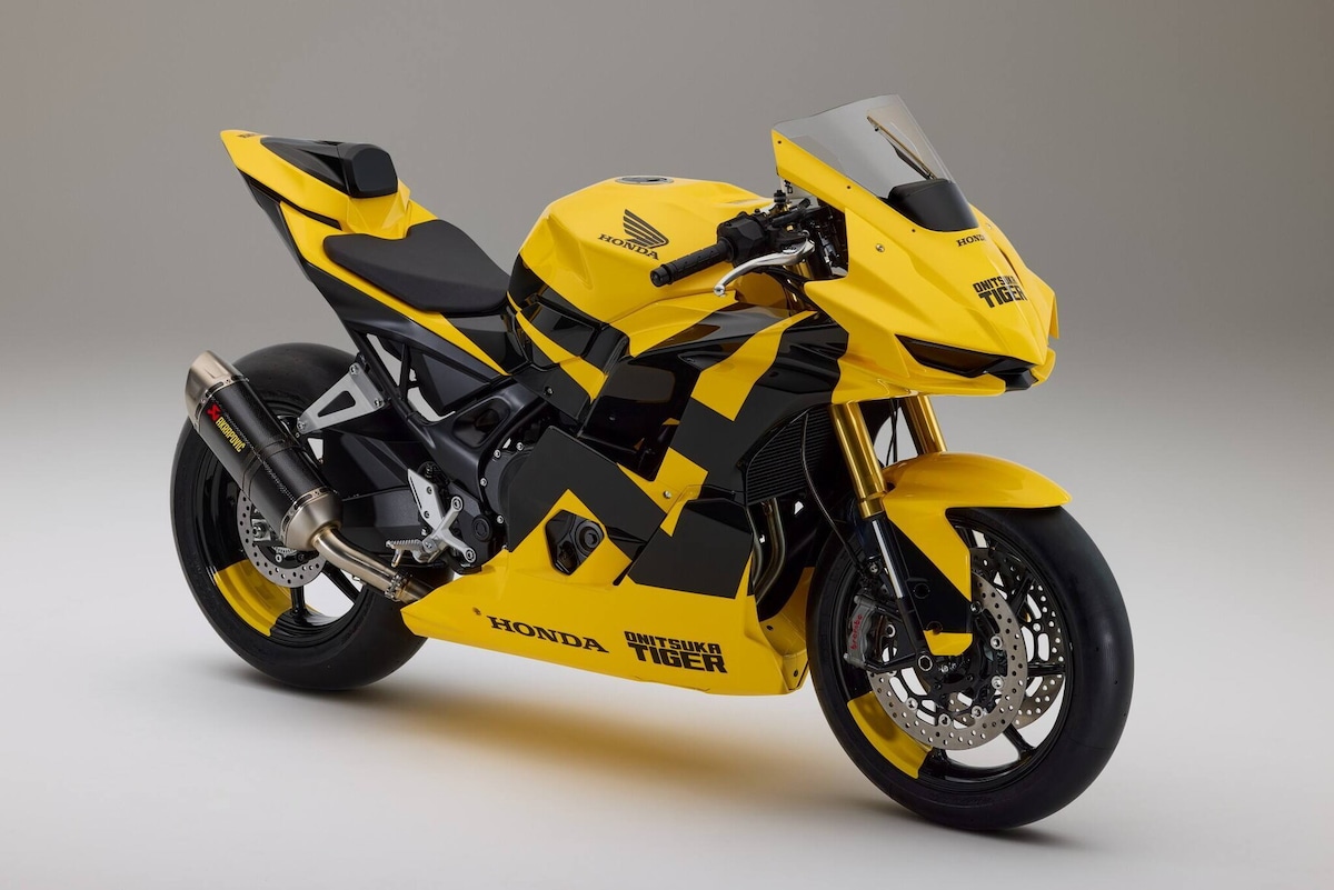 Honda sfila a Milano: in passerella il concept che veste Onitsuka Tiger