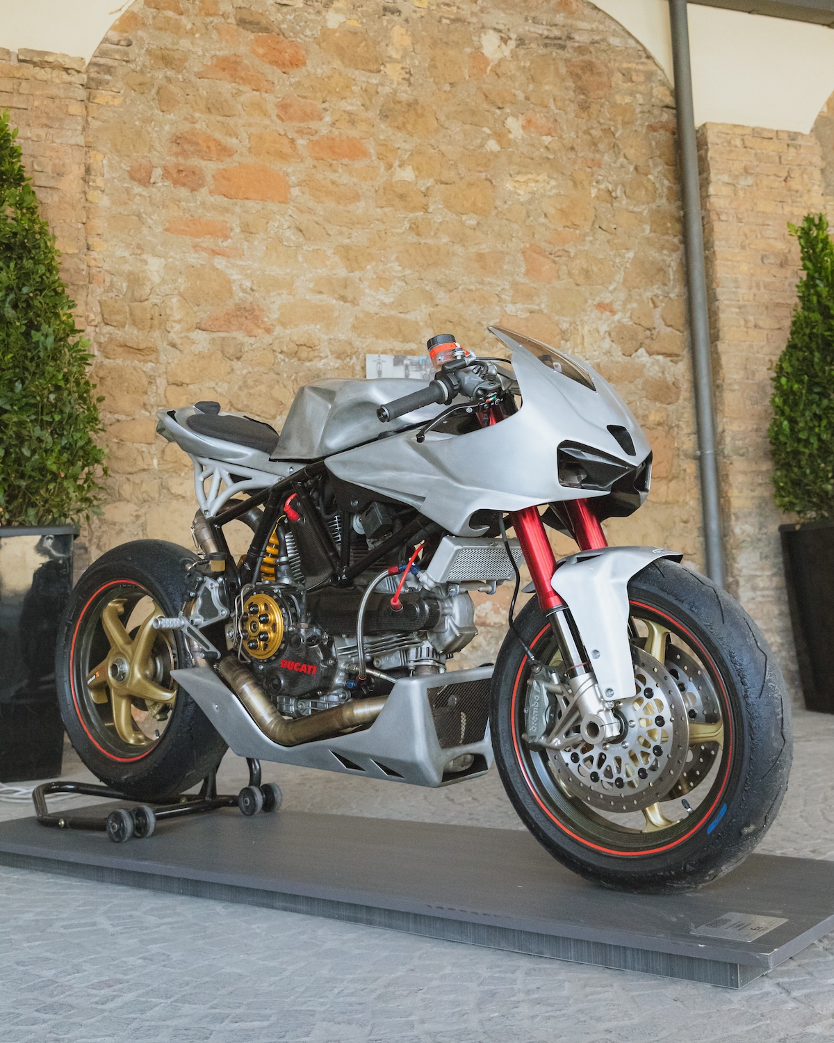 Arte e moto si incontrano a Roma, a Eternal City Moto Show 2026 le special più belle: FOTO