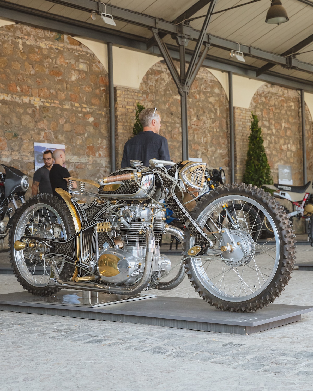 Arte e moto si incontrano a Roma, a Eternal City Moto Show 2026 le special più belle: FOTO