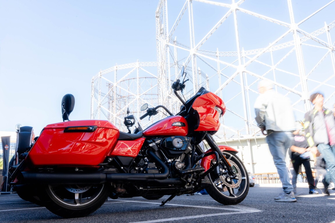 Che festa a Roma, al Gazometro migliaia di appassionati tra moto da provare e cromature: le foto 